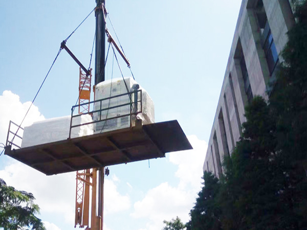 上海華測檢測工廠吊機(jī)搬運(yùn)上樓 上海華測檢測工廠吊機(jī)搬運(yùn)上樓