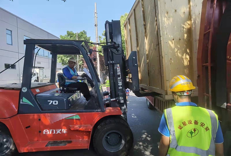 設(shè)備卸車安裝