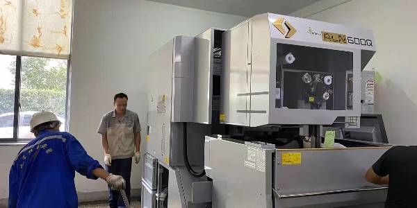 大型工業(yè)設(shè)備搬運需要用到哪些設(shè)備？大型吊裝公司為您講解